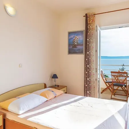 2 Bedroom Pet Friendly In Apartment *