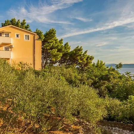 2 Bedroom Pet Friendly In
